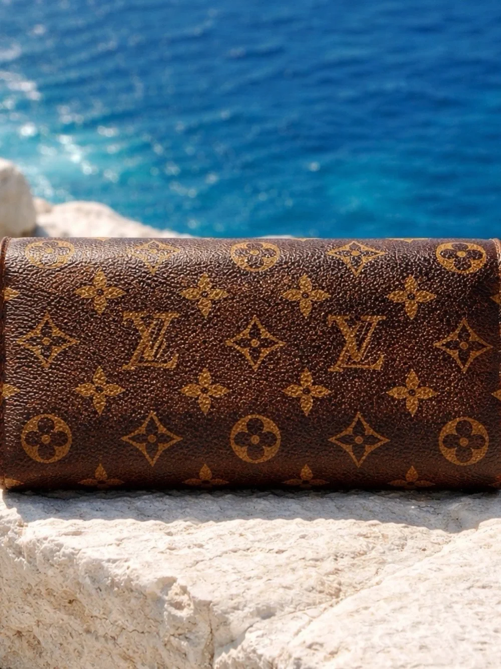 VINTAGE 1993 LOUIS VUITTON SARAH MONOGRAM SNAP WALLET - Picture 2 of 15